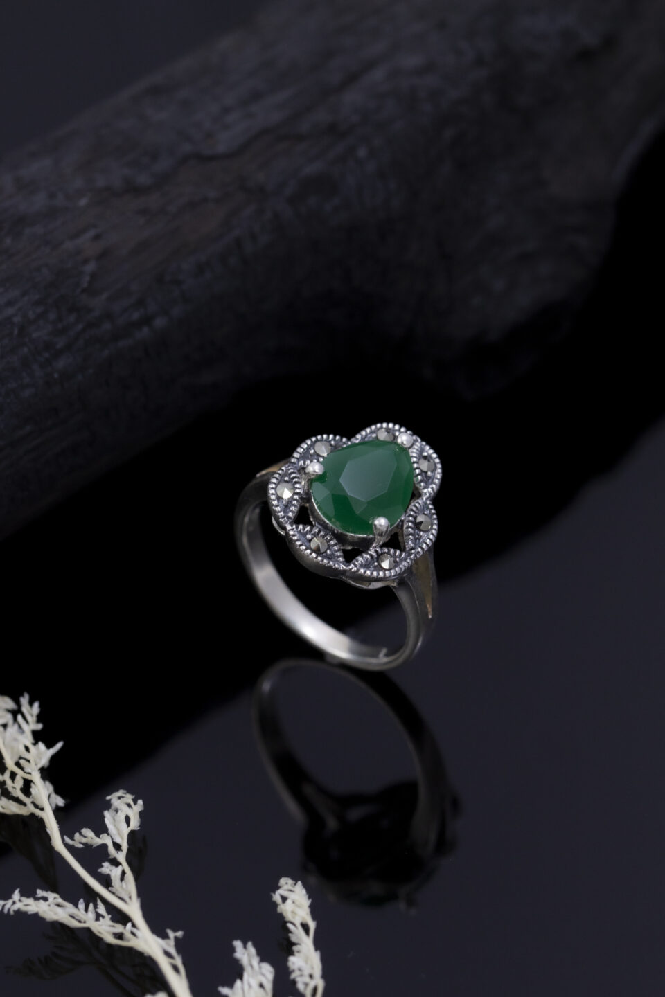 silver emerald ring